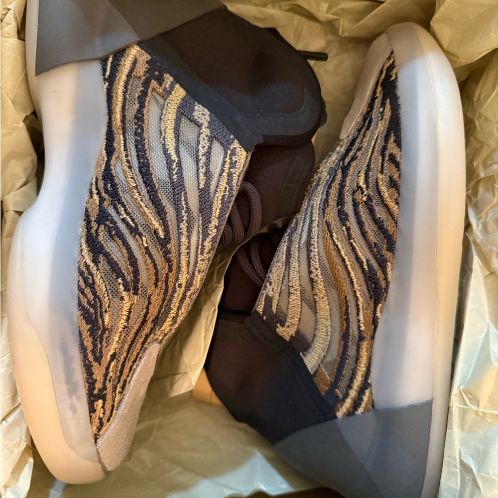 Adidas Yeezy Quantum 'Amber Tint'